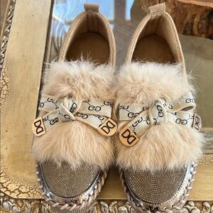 Elegant Fur-Trimmed Women's Slippers